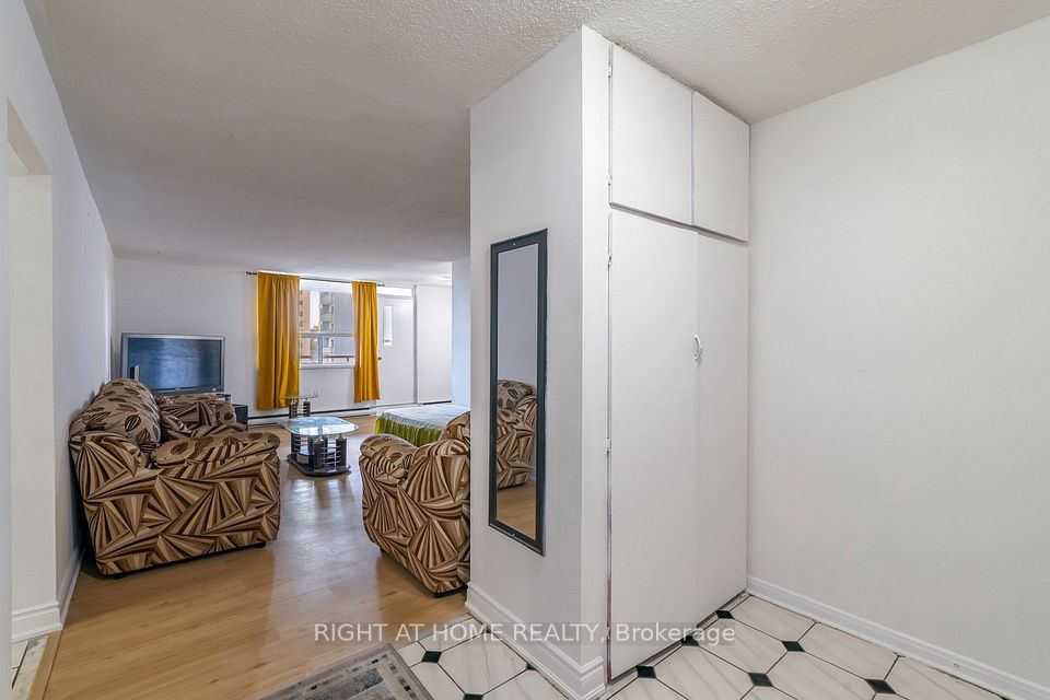 49 Silverstone Drive 405, Toronto, ON M9V 3G2 4