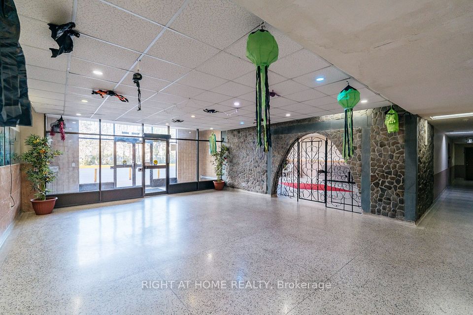 49 Silverstone Drive 405, Toronto, ON M9V 3G2 2