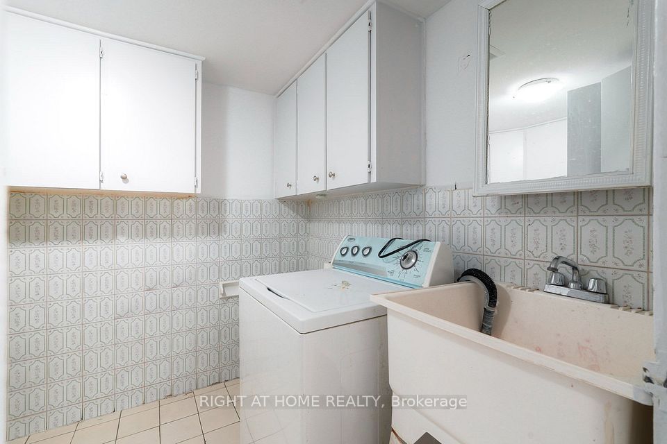49 Silverstone Drive 405, Toronto, ON M9V 3G2 22