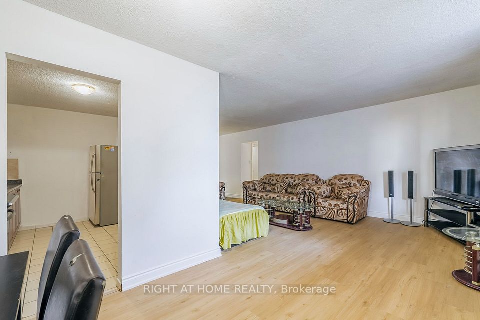 49 Silverstone Drive 405, Toronto, ON M9V 3G2 10