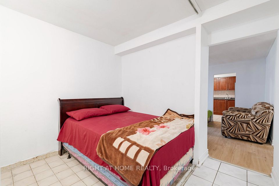 49 Silverstone Drive 405, Toronto, ON M9V 3G2 15