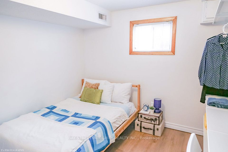 4011 Bishopstoke Lane, Mississauga, ON L4Z 1H9 12