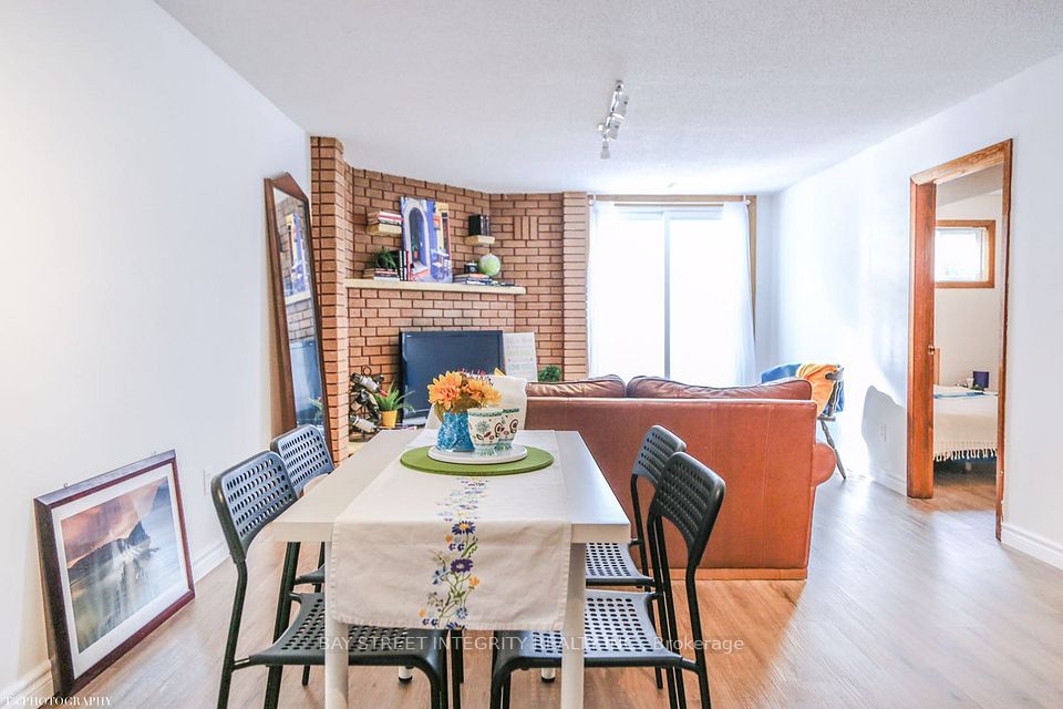 4011 Bishopstoke Lane, Mississauga, ON L4Z 1H9 3