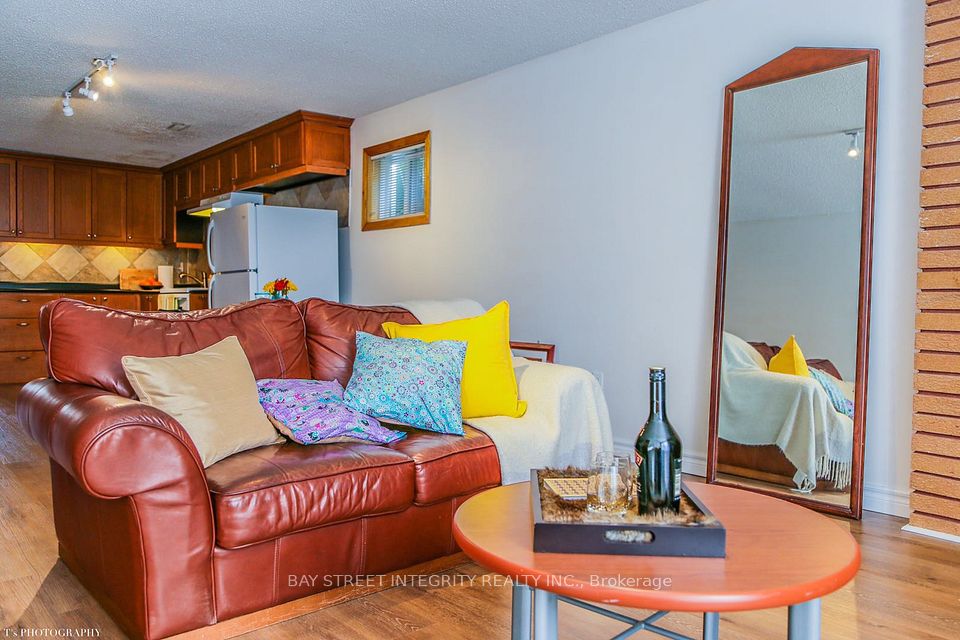 4011 Bishopstoke Lane, Mississauga, ON L4Z 1H9 8