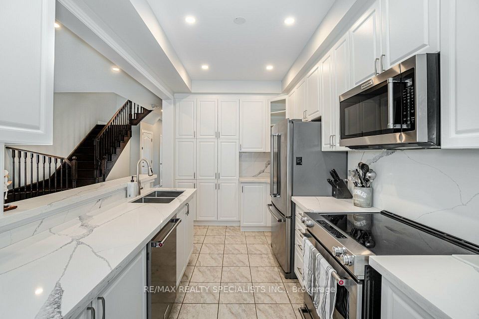 93 Yardley Crescent, Brampton, ON L6X 5L8 13