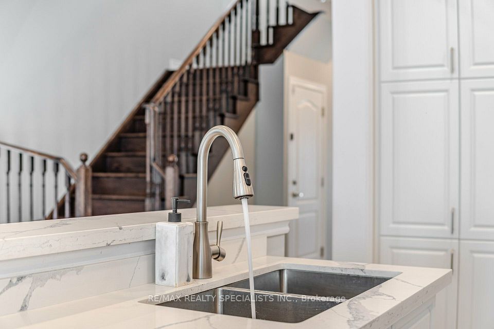 93 Yardley Crescent, Brampton, ON L6X 5L8 12