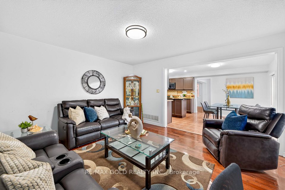 19 Briardale Road, Brampton, ON L7A 1S4 14