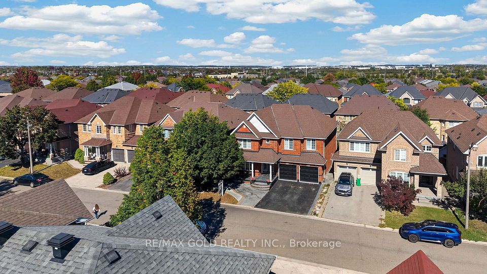 Detached at 19 Briardale Road, Brampton, ON L7A 1S4