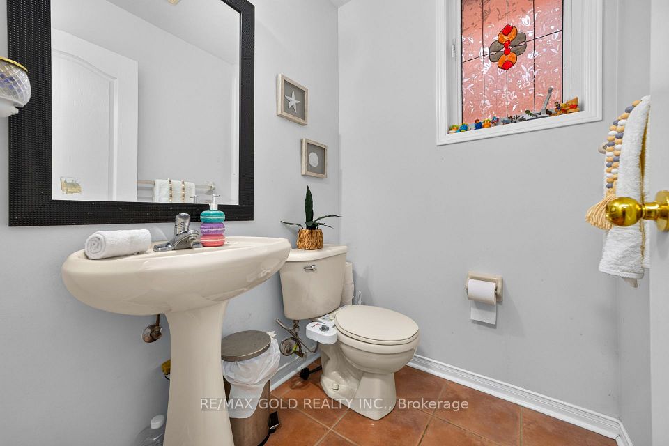 19 Briardale Road, Brampton, ON L7A 1S4 16