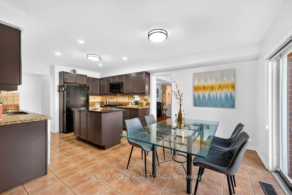 19 Briardale Road, Brampton, ON L7A 1S4 9