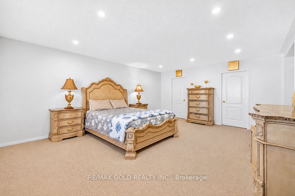 19 Briardale Road, Brampton, ON L7A 1S4 20