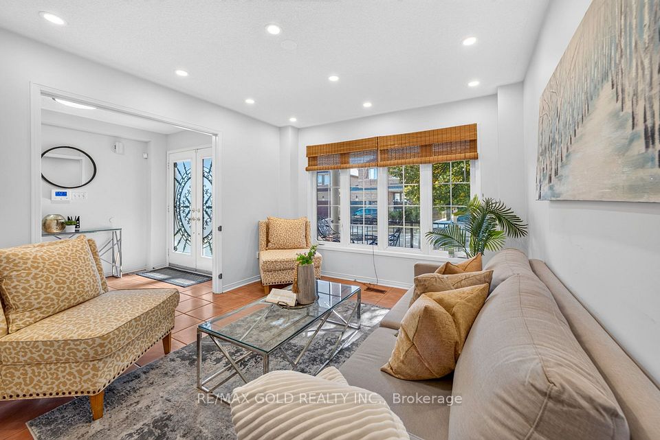 19 Briardale Road, Brampton, ON L7A 1S4 5