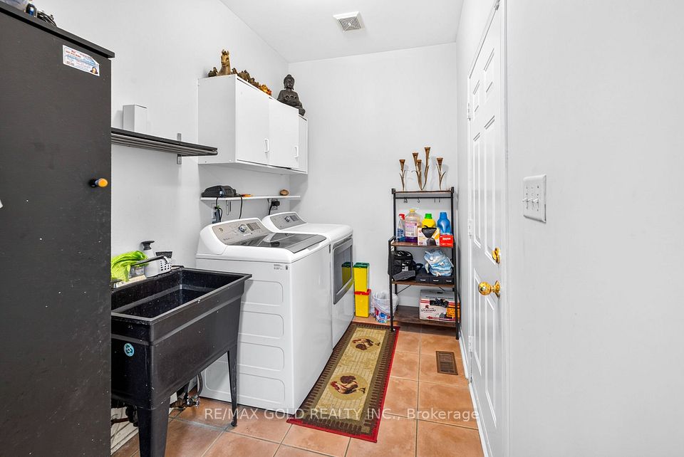 19 Briardale Road, Brampton, ON L7A 1S4 17