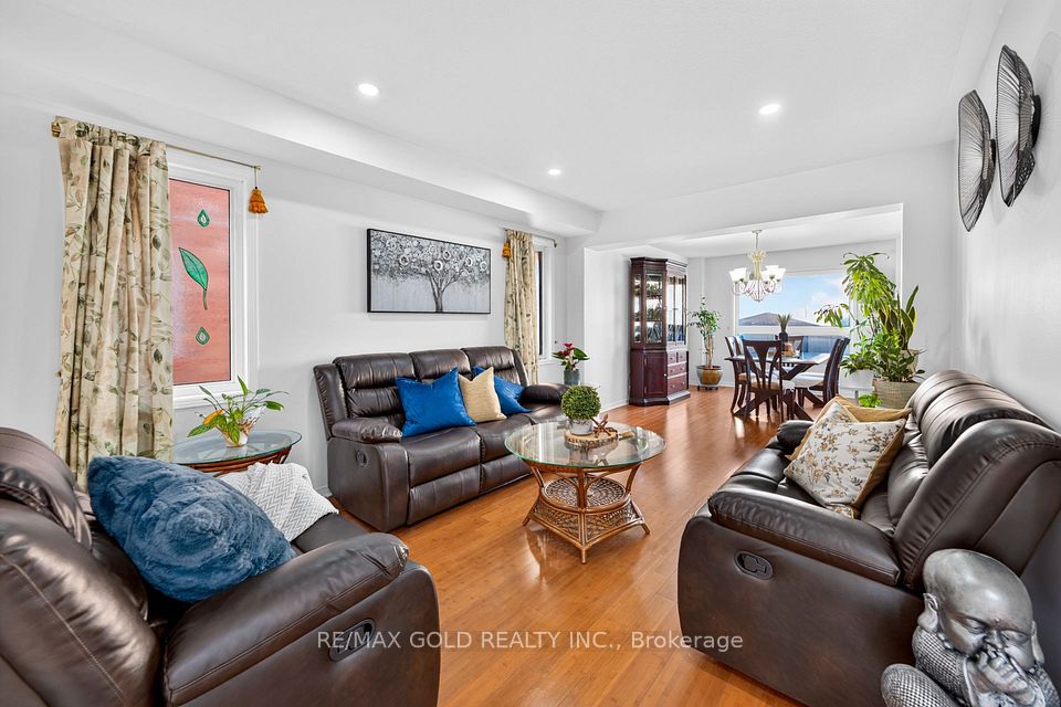 19 Briardale Road, Brampton, ON L7A 1S4 6