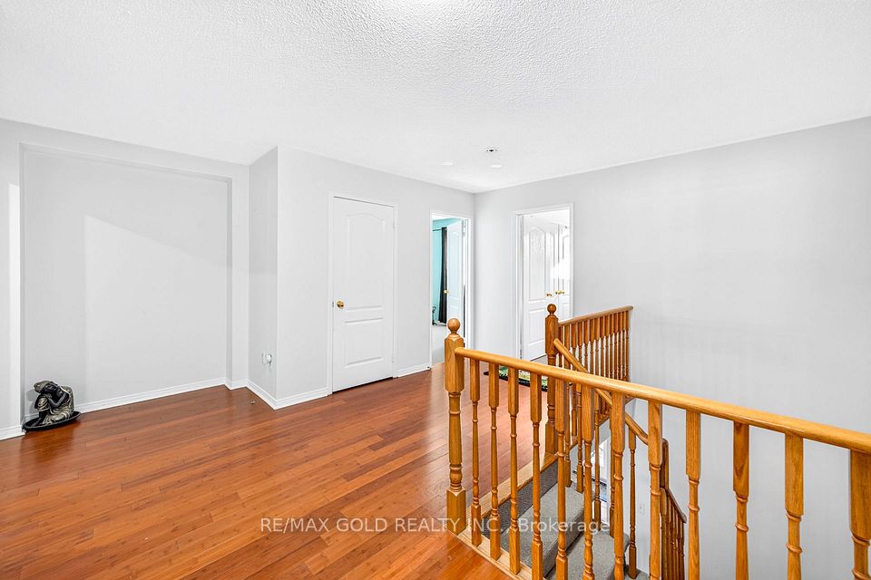 19 Briardale Road, Brampton, ON L7A 1S4 18