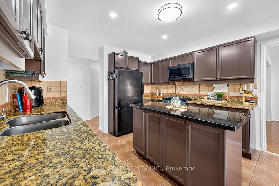 19 Briardale Road, Brampton, ON L7A 1S4 12