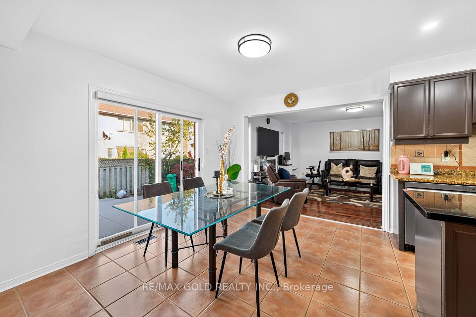19 Briardale Road, Brampton, ON L7A 1S4 8