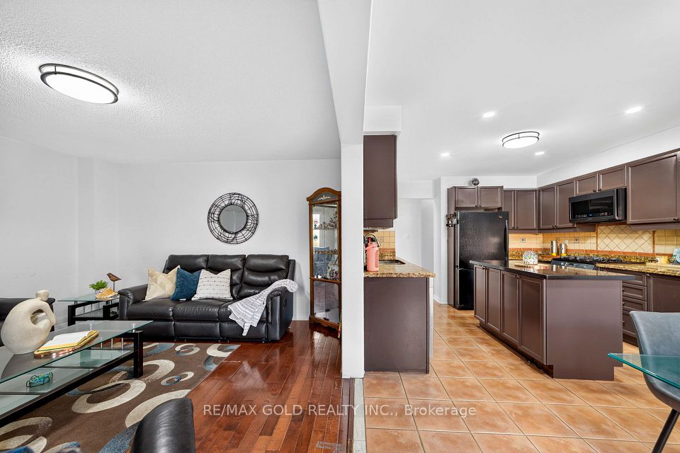 19 Briardale Road, Brampton, ON L7A 1S4 13