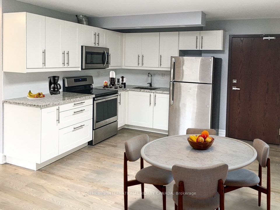 2312 Lake Shore Boulevard W 4, Toronto, ON M8V 1B5 5