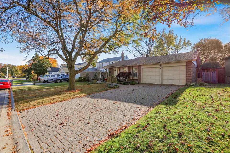 30 Parkview Place, Brampton, ON L6W 2G3 2