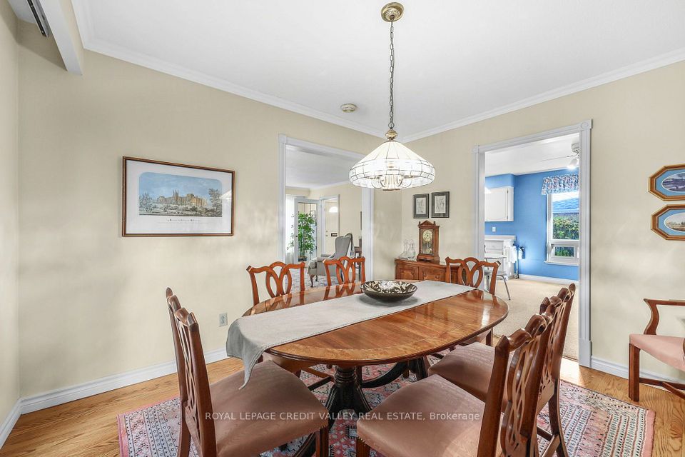 30 Parkview Place, Brampton, ON L6W 2G3 24