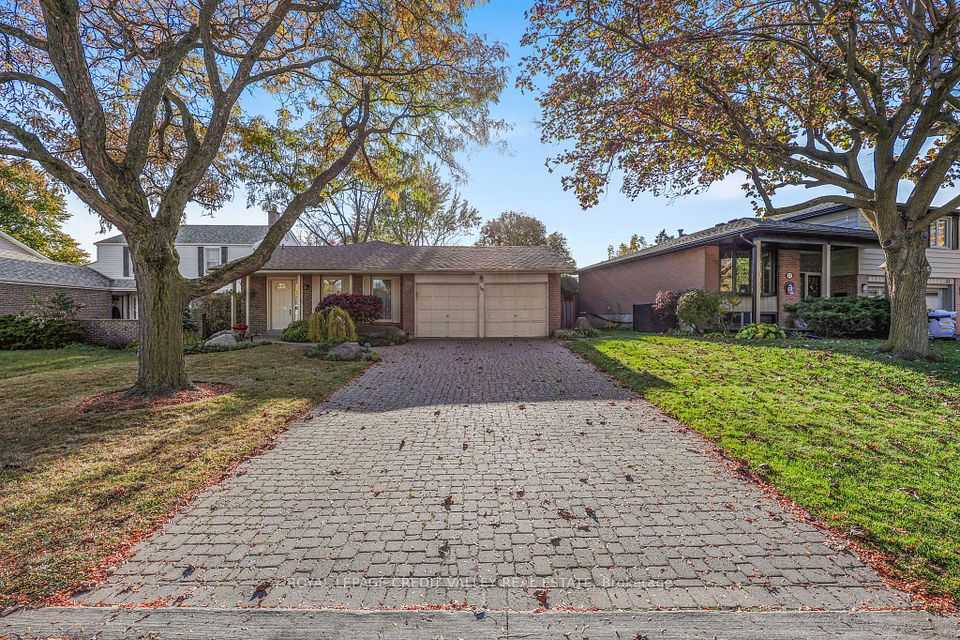 30 Parkview Place, Brampton, ON L6W 2G3 3