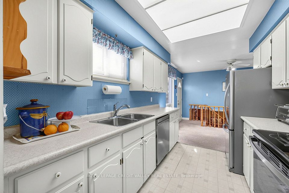 30 Parkview Place, Brampton, ON L6W 2G3 9