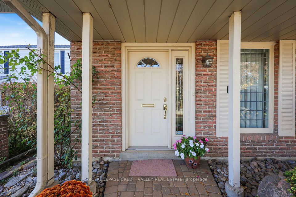 30 Parkview Place, Brampton, ON L6W 2G3 5
