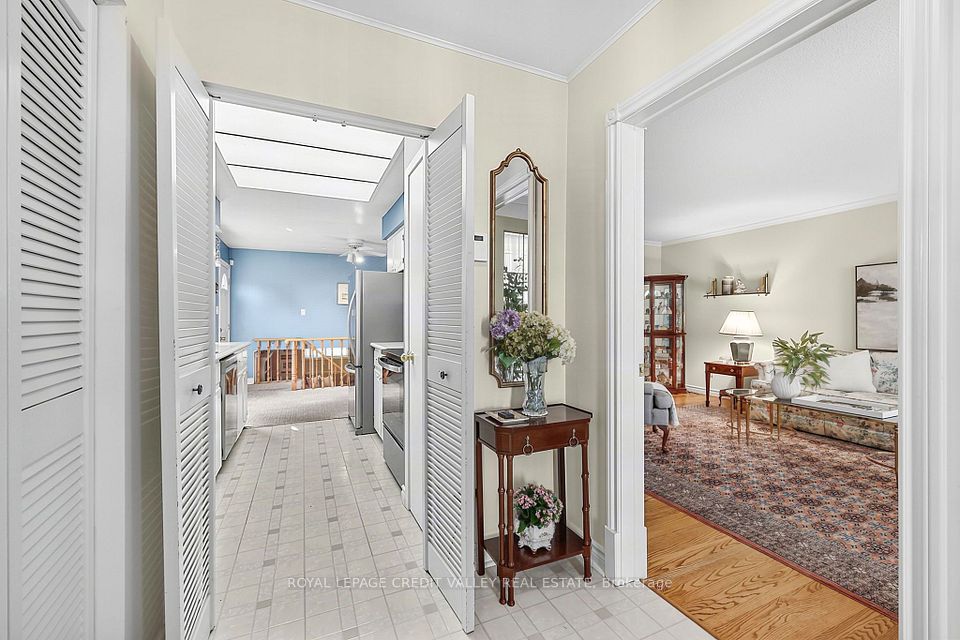 30 Parkview Place, Brampton, ON L6W 2G3 8