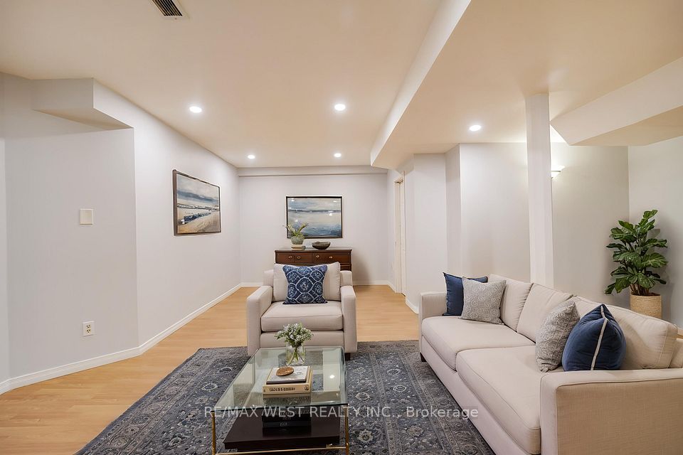 24 Royal Valley Drive, Caledon, ON L7C 1B2 14