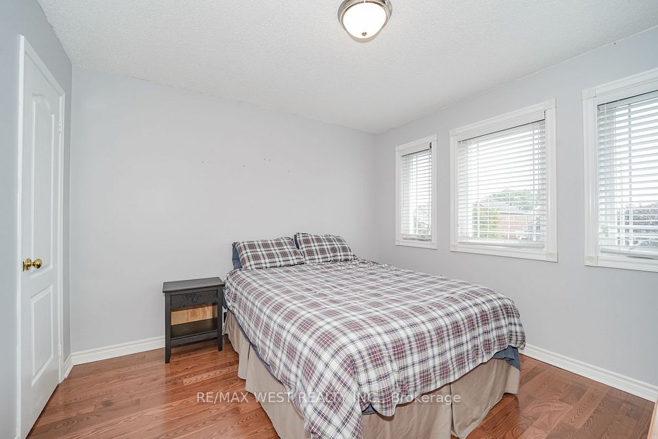 24 Royal Valley Drive, Caledon, ON L7C 1B2 12