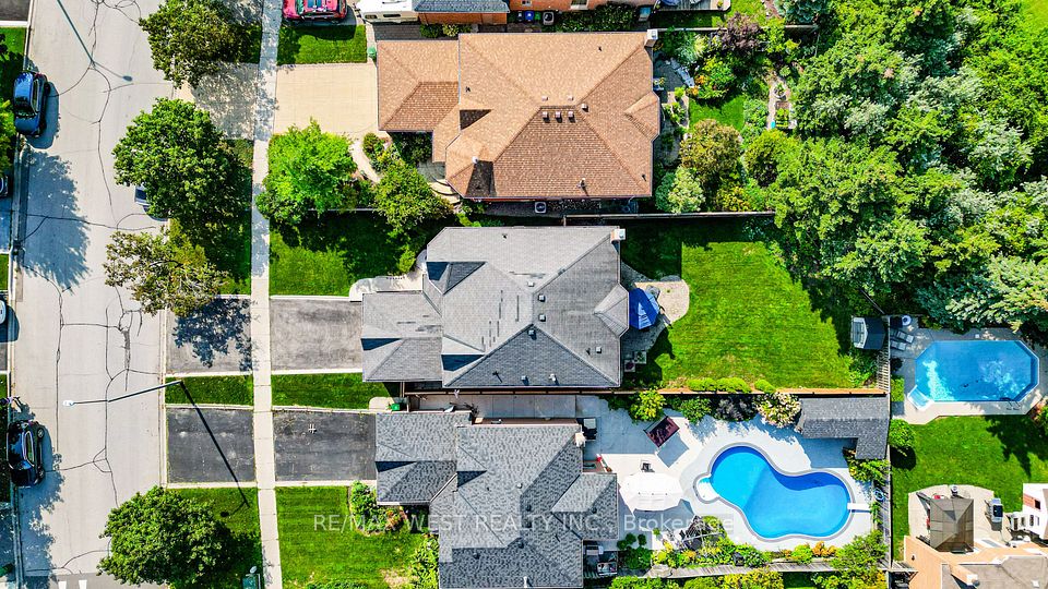 24 Royal Valley Drive, Caledon, ON L7C 1B2 17