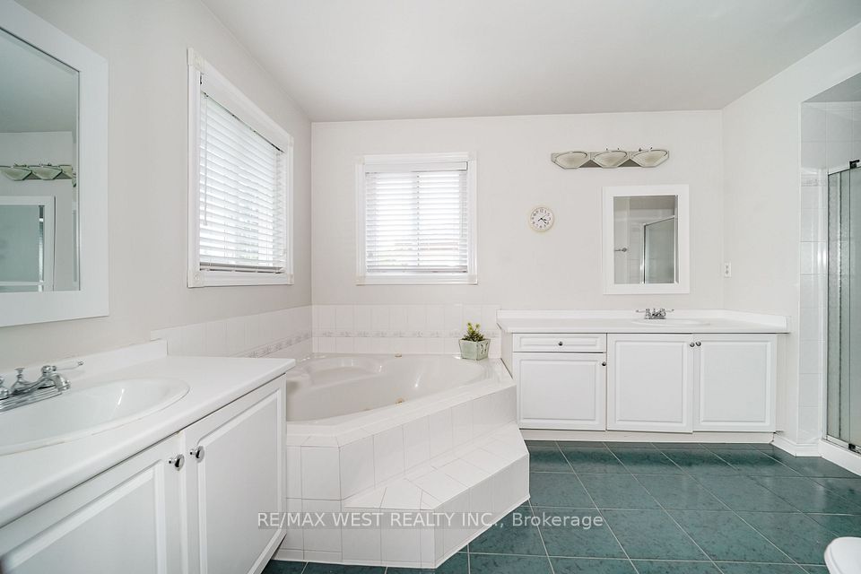 24 Royal Valley Drive, Caledon, ON L7C 1B2 9