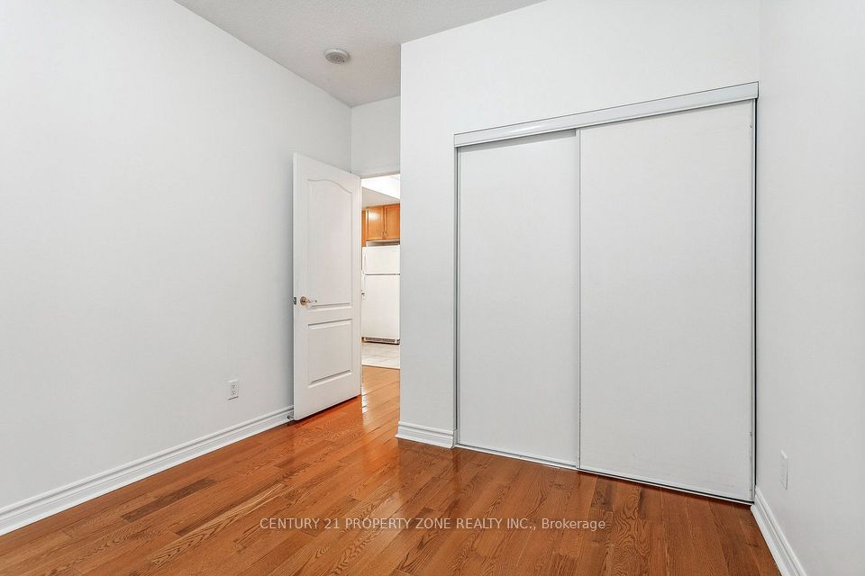 350 Princess Royal Drive 103, Mississauga, ON L5B 4N1 13