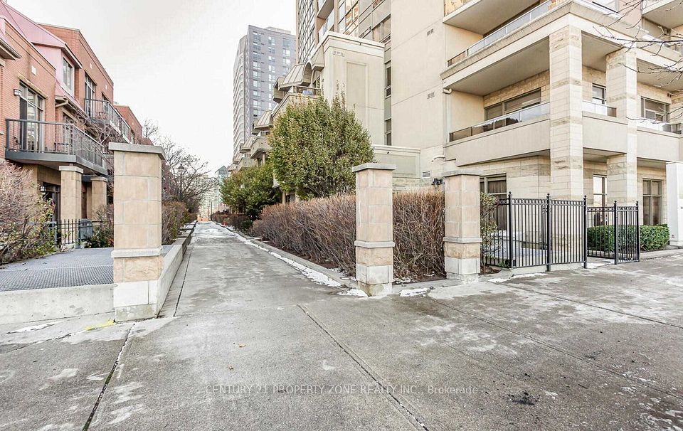 350 Princess Royal Drive 103, Mississauga, ON L5B 4N1 19