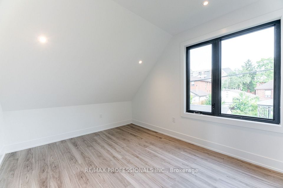38 Thirty Third Street GRDNSUITE, Toronto, ON M8W 3H1 19