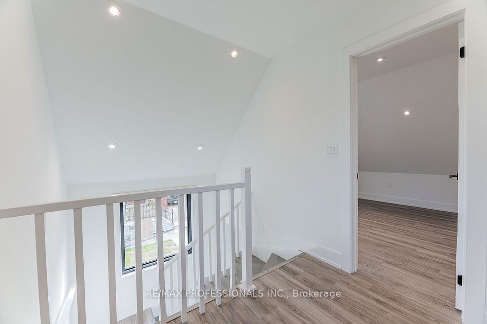 38 Thirty Third Street GRDNSUITE, Toronto, ON M8W 3H1 15