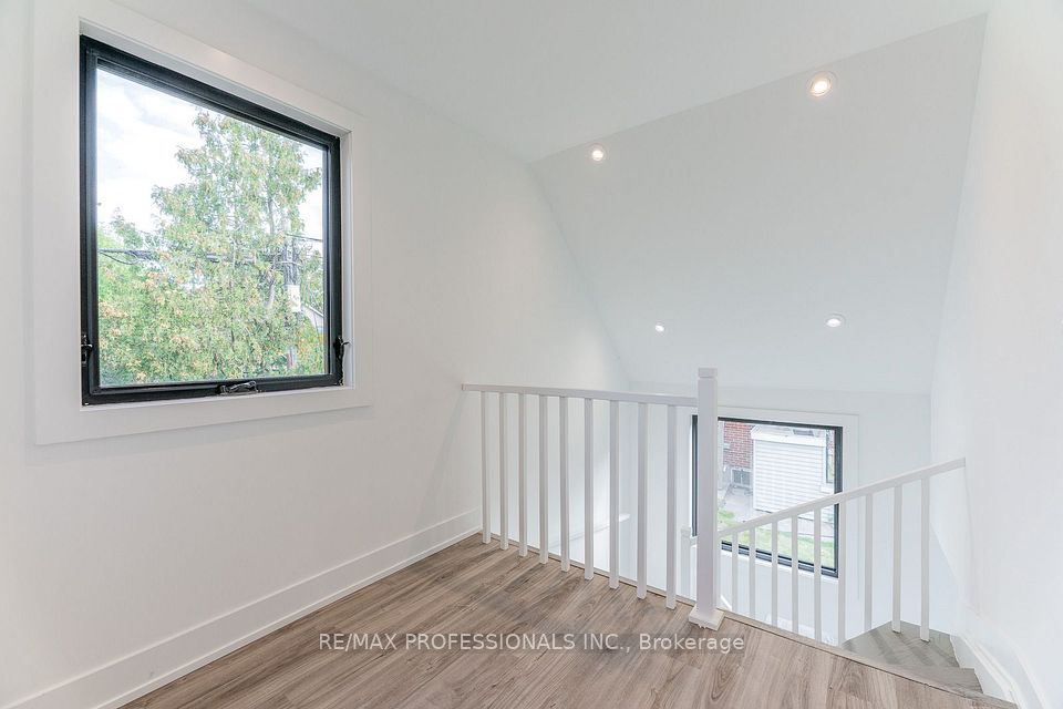 38 Thirty Third Street GRDNSUITE, Toronto, ON M8W 3H1 18