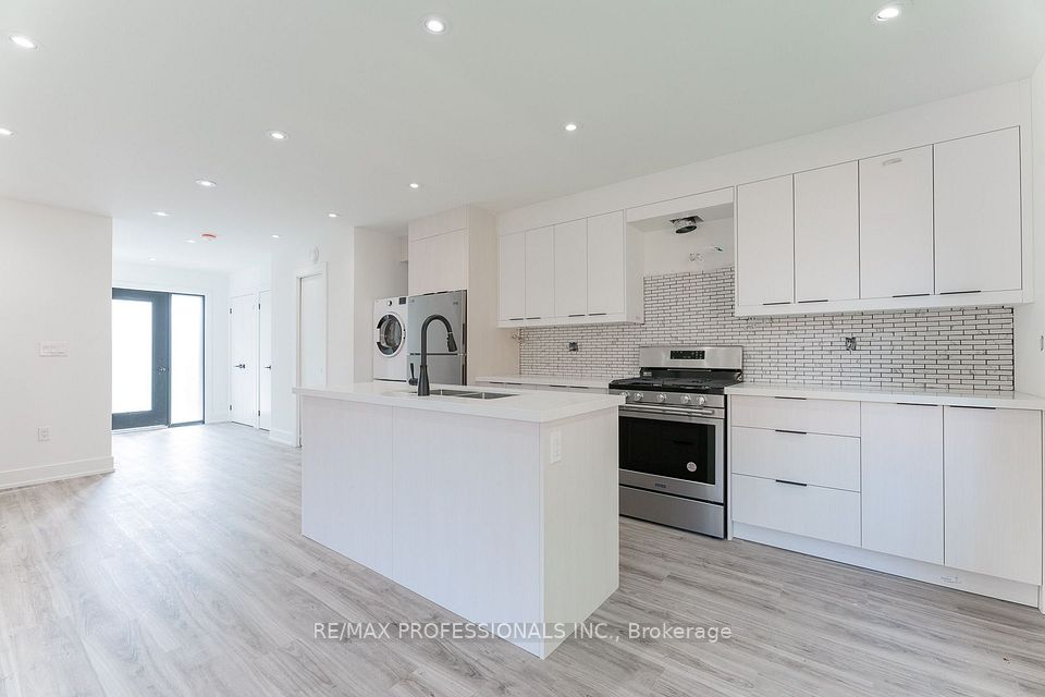 38 Thirty Third Street GRDNSUITE, Toronto, ON M8W 3H1 8