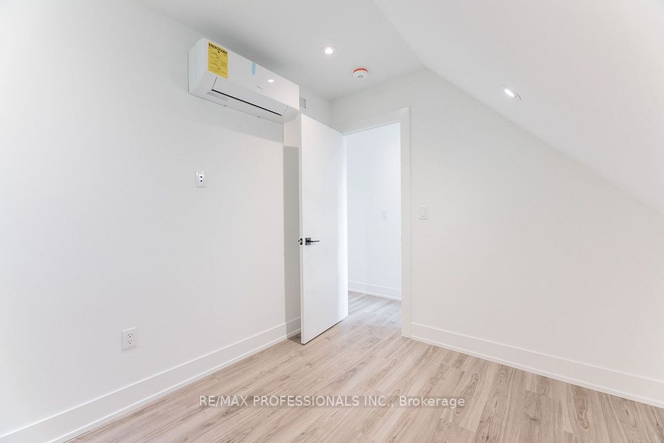 38 Thirty Third Street GRDNSUITE, Toronto, ON M8W 3H1 23