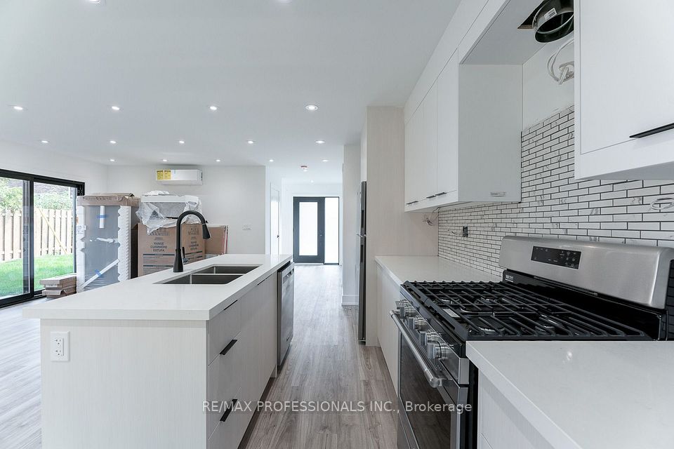 38 Thirty Third Street GRDNSUITE, Toronto, ON M8W 3H1 10
