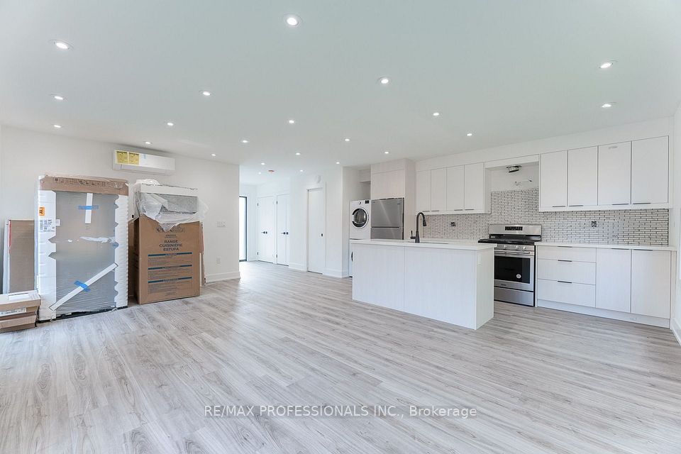 38 Thirty Third Street GRDNSUITE, Toronto, ON M8W 3H1 7