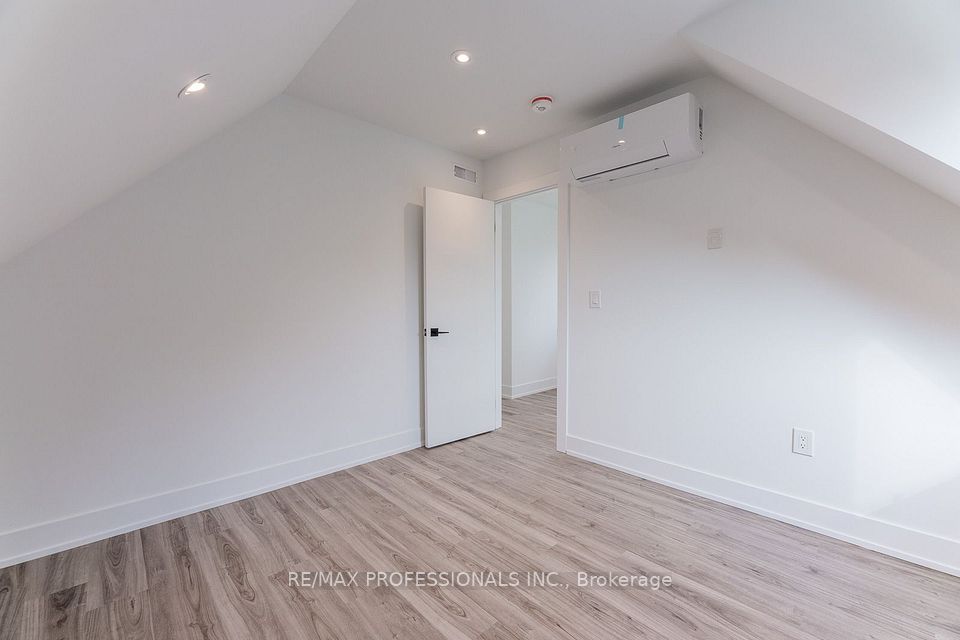 38 Thirty Third Street GRDNSUITE, Toronto, ON M8W 3H1 17