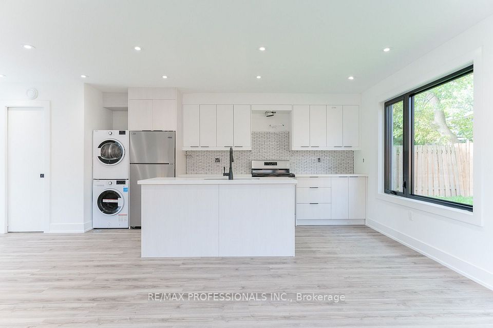 38 Thirty Third Street GRDNSUITE, Toronto, ON M8W 3H1 6
