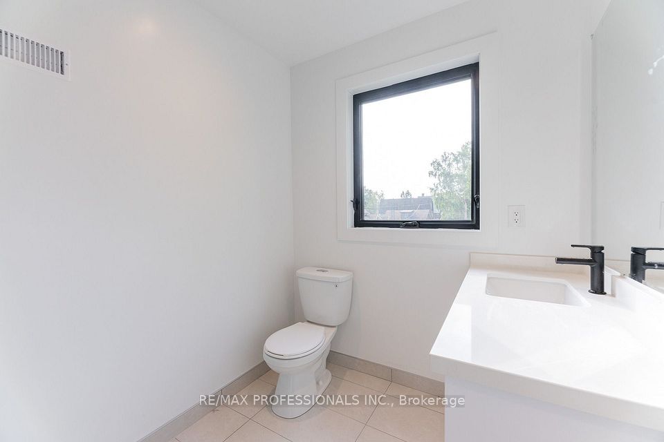 38 Thirty Third Street GRDNSUITE, Toronto, ON M8W 3H1 24