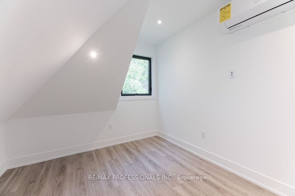 38 Thirty Third Street GRDNSUITE, Toronto, ON M8W 3H1 22