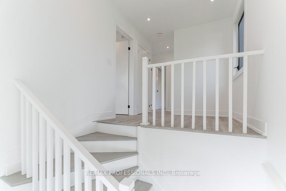 38 Thirty Third Street GRDNSUITE, Toronto, ON M8W 3H1 13
