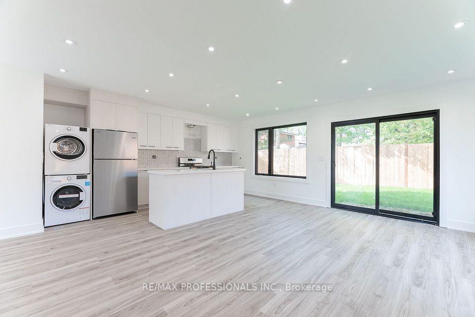 38 Thirty Third Street GRDNSUITE, Toronto, ON M8W 3H1 5