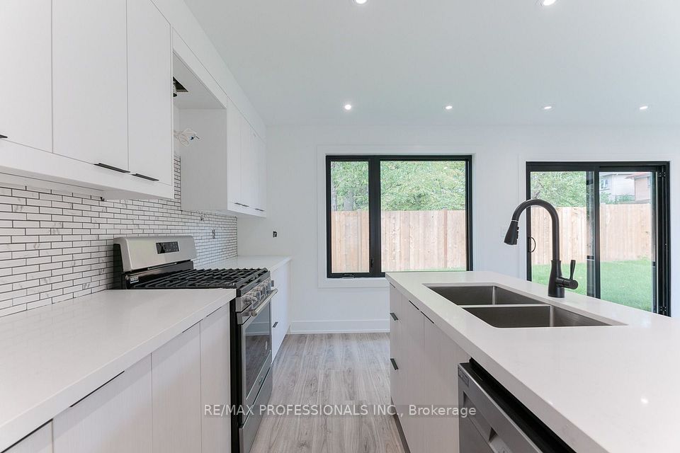 38 Thirty Third Street GRDNSUITE, Toronto, ON M8W 3H1 11