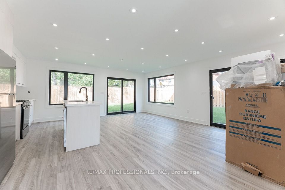 38 Thirty Third Street GRDNSUITE, Toronto, ON M8W 3H1 4